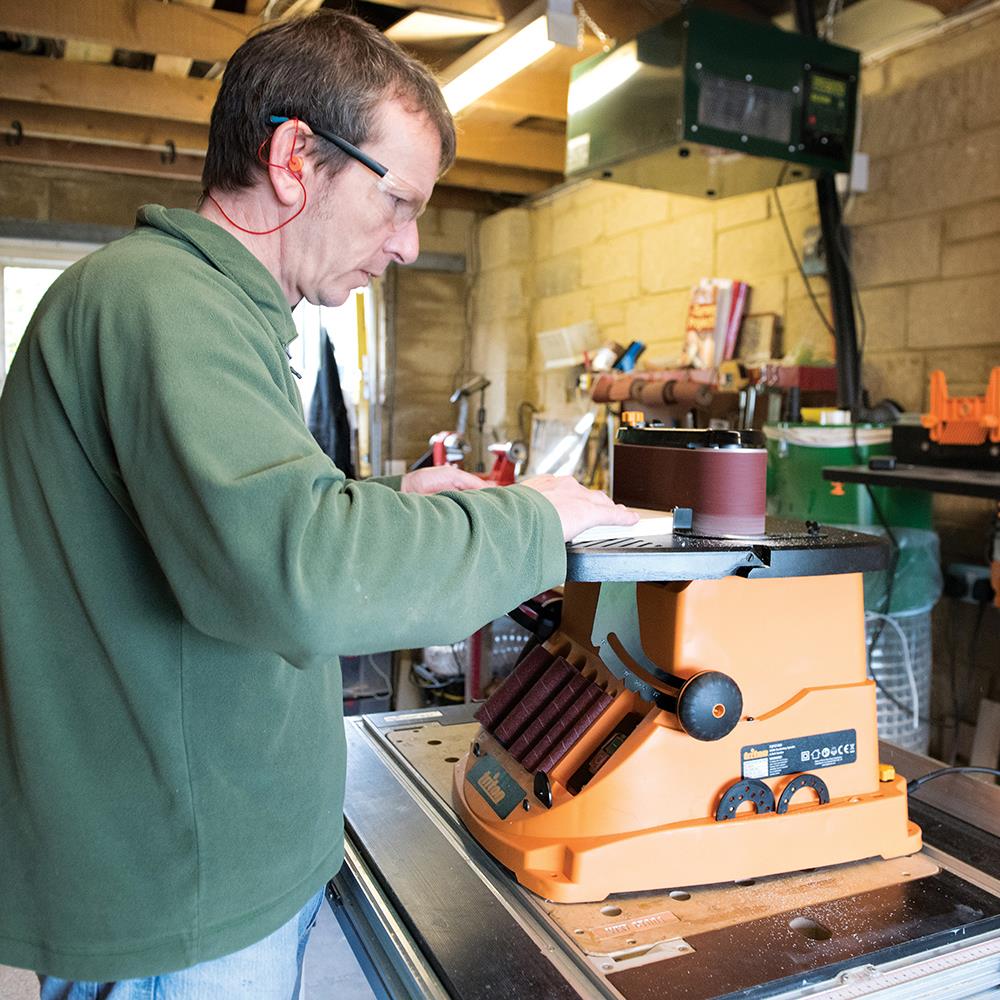 Triton 450W Oscillating Spindle & Belt Sander