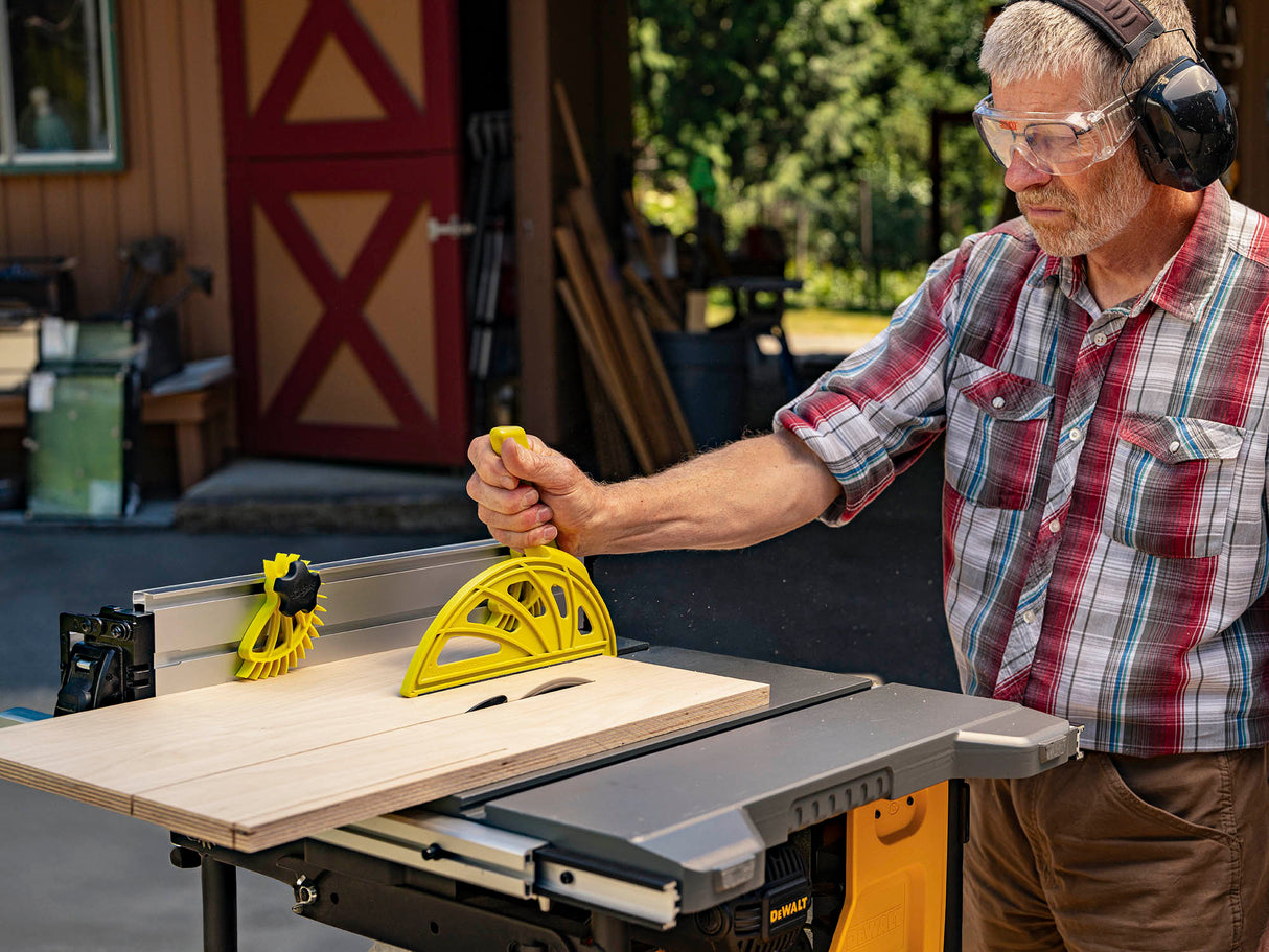 TSO Products Rip Fence with T-Slots for 210mm / 8.25" DEWALT Compact Jobsite Table Saw (DWE7485, DWE7480, DCS7485 or DW745)