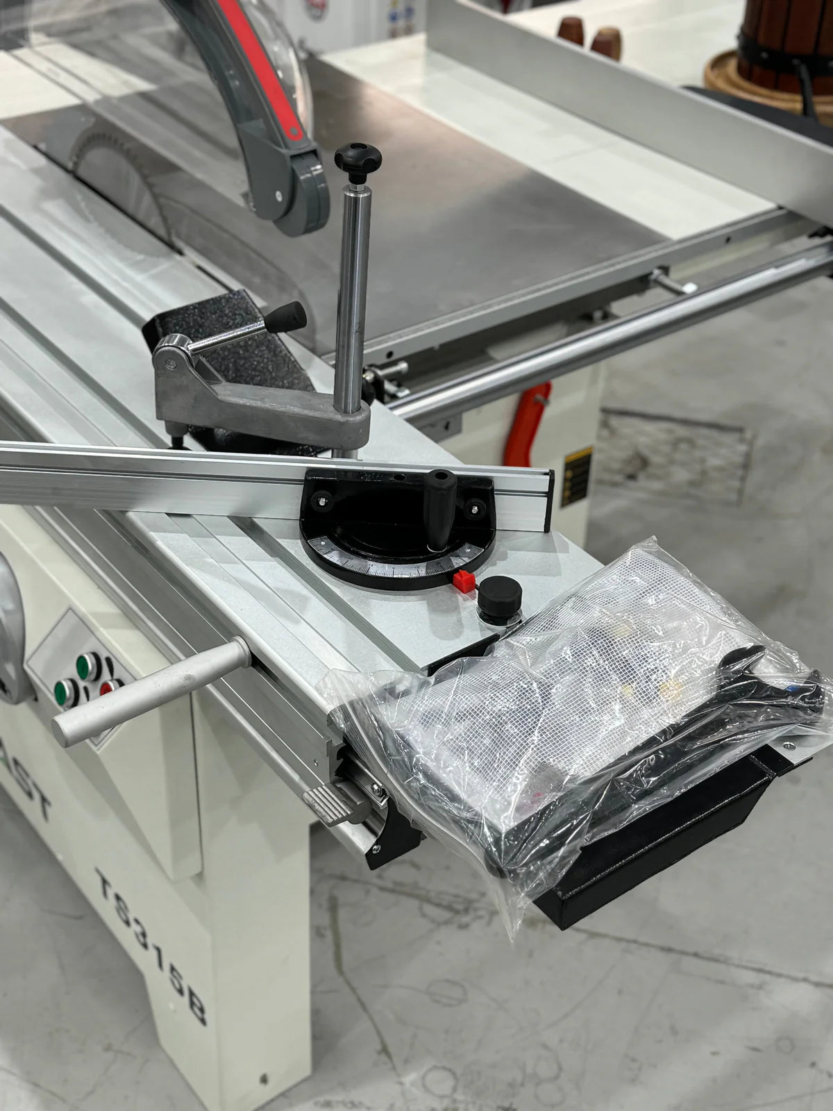 315mm (12") 3HP 1.6m Sliding Table Saw 240V TS315B